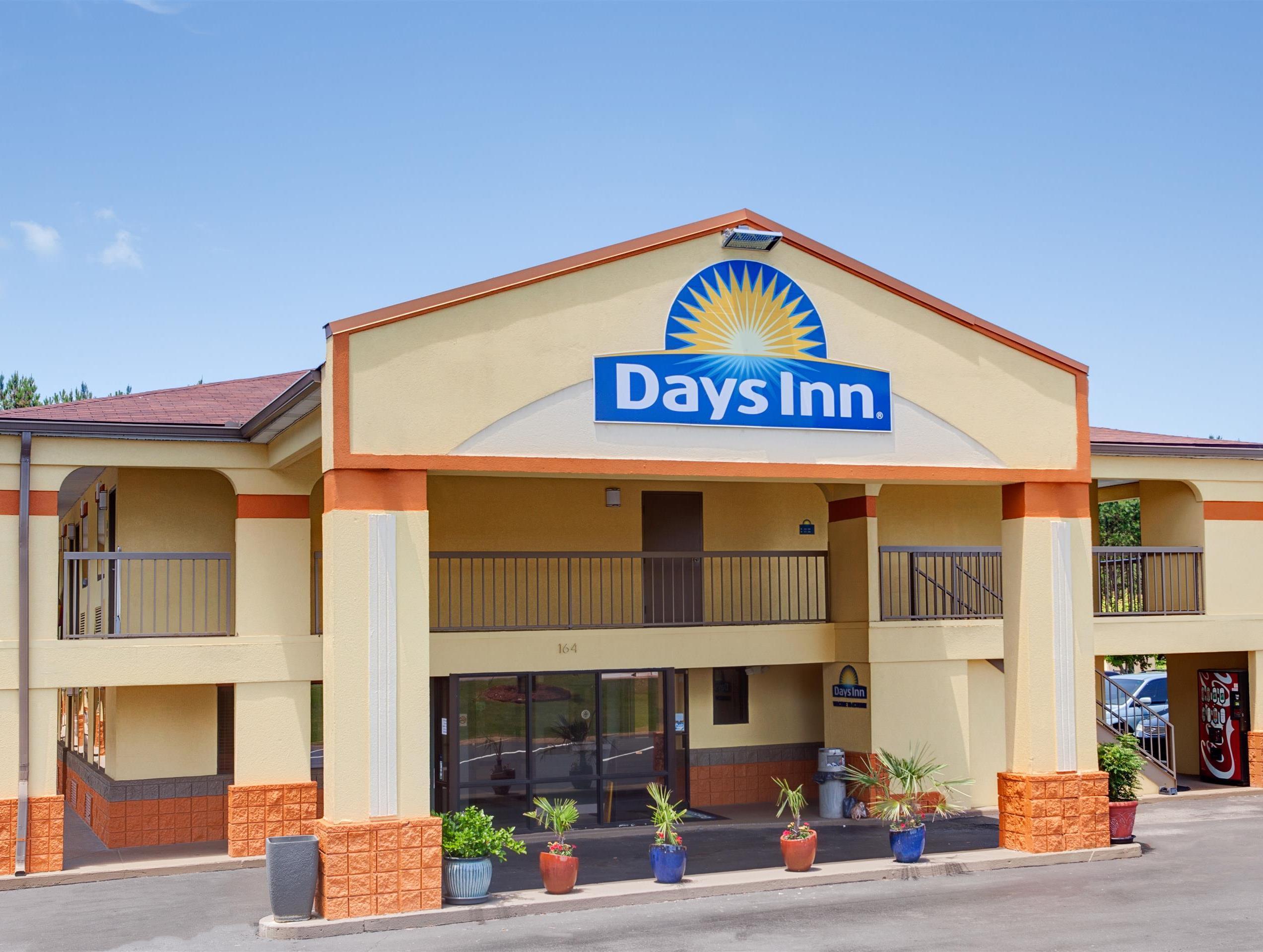 Days Inn By Wyndham Акворт Экстерьер фото