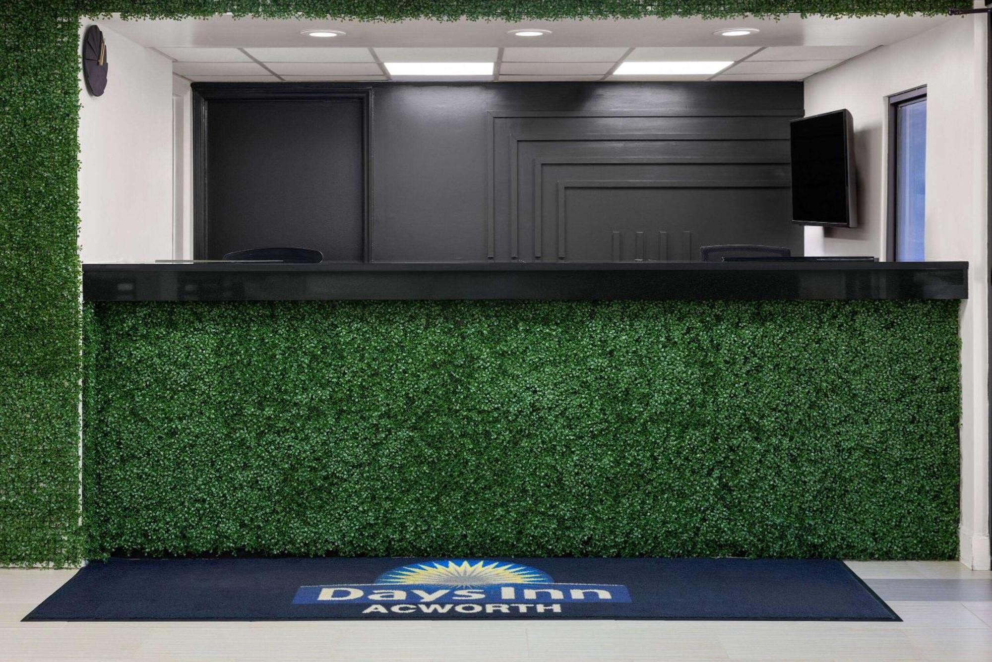 Days Inn By Wyndham Акворт Экстерьер фото
