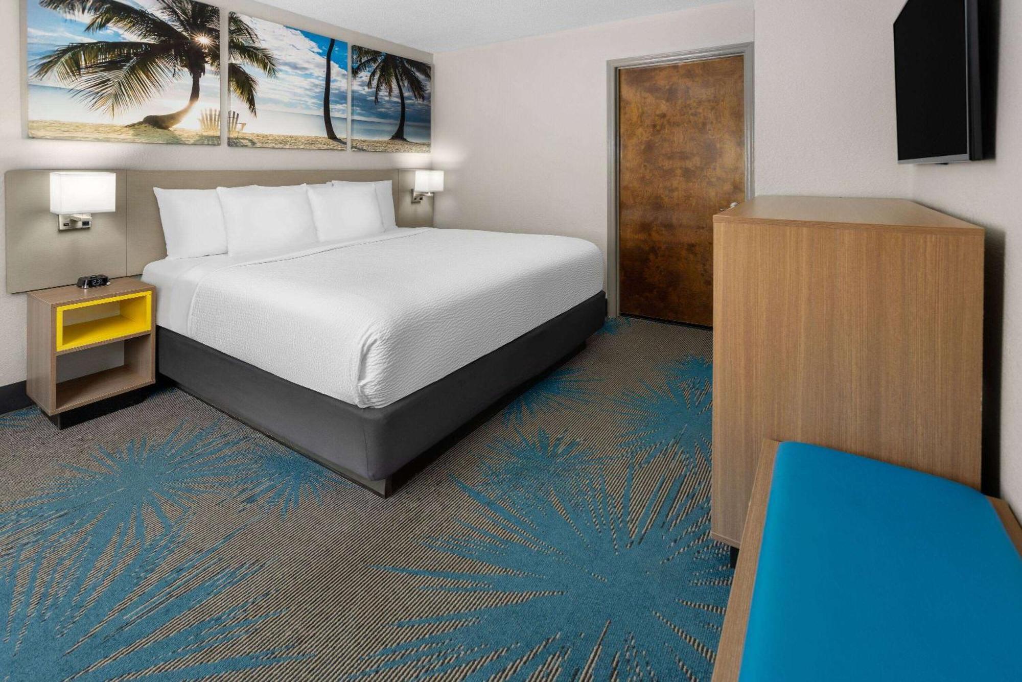 Days Inn By Wyndham Акворт Экстерьер фото