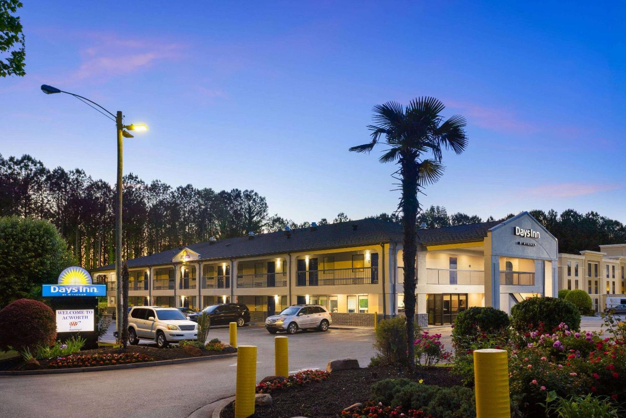 Days Inn By Wyndham Акворт Экстерьер фото